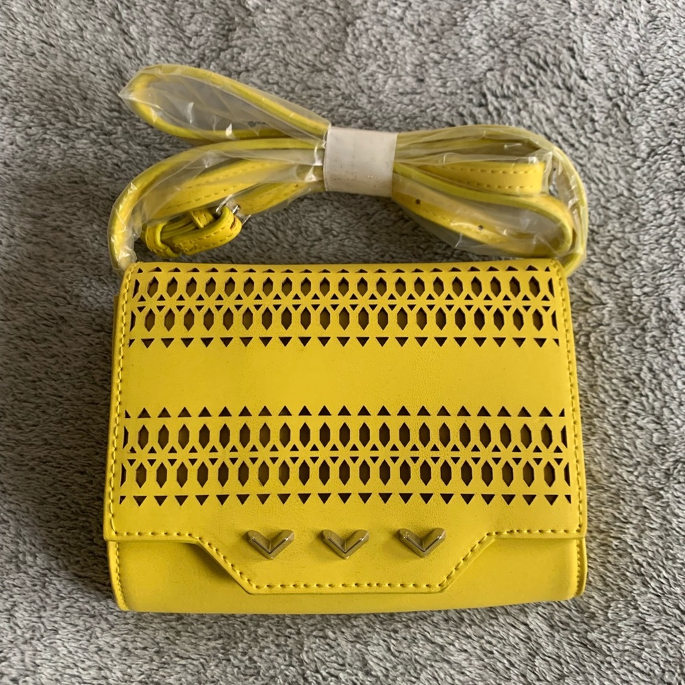 Brand new Stella & Dot Nolita Electric Yellow Small Crossbody
